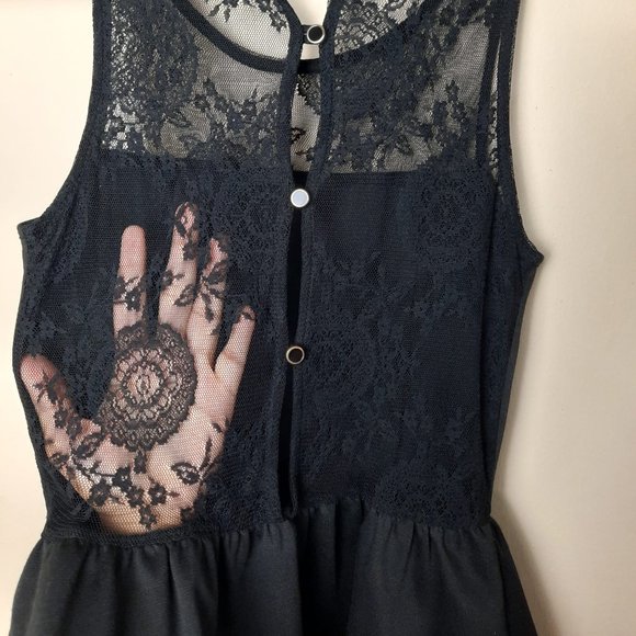 Monteau Black Lace Peplum Sleeveless Top Small - Picture 3 of 7